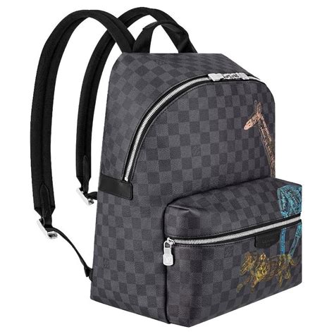 lv discovery backpack on a model